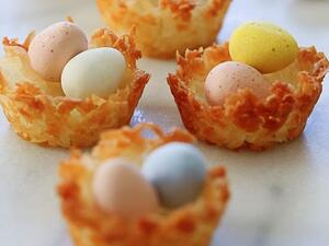 أعشاش الماكارون بجوزالهند لعيد الفصح