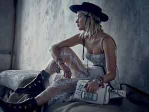 حقائب ديور 2018 الحملة الدعائية الاولى 