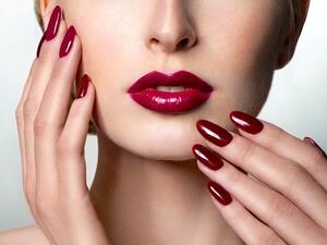 أجمل ألوان طلاء الاظافر الخريفية