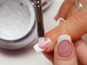 طرق فعالة لازالة الاظافر الصناعية والجل في البيت