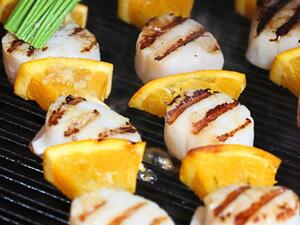 شواء صحي مع الاسكالوب و شرائح البرتقال