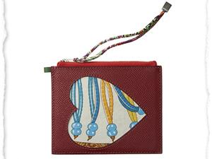 محفظة قلبها من حرير