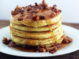 أطباق احتفالية: بانكيك بالتمر