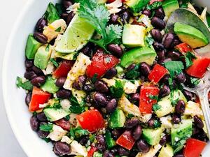 سلطة الأفوكادو بالدجاج المكسيكية