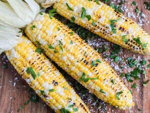 الذرة بالجبن والثوم