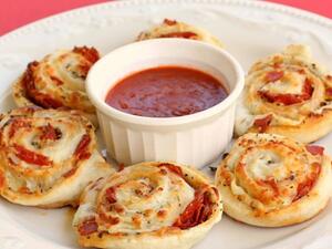 رولات البيتزا السريعة للاطفال