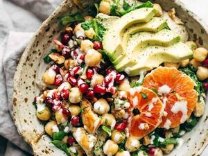 سلطة الدجاج بالبرتقال والحمص