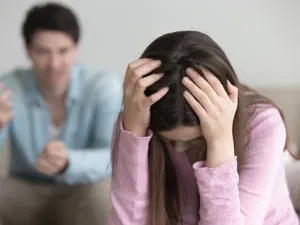 غالبا ما يدمر سوء المعاملة العاطفية الثقة بالنفس