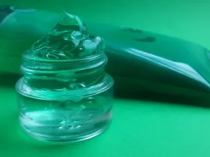 جميلة البوابة: سيروم الالوفيرا للشعر التالف