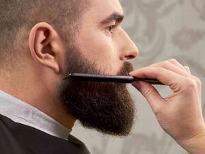 استخدم الفرشاة لتهذيب شعر اللحية