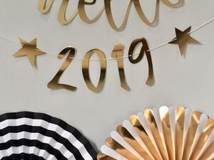 الأسود والذهبي لمائدة احتفالات رأس السنة الأسود والذهبي لمائدة احتفالات رأس السنة