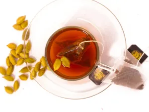 شاي أسود بالهال