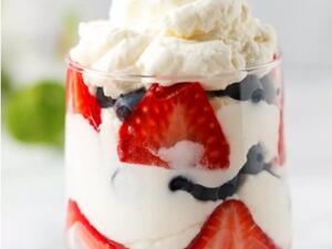 موس التوت والفراولة