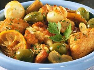 طاجن الدجاج بالزيتون من المطبخ المغربي