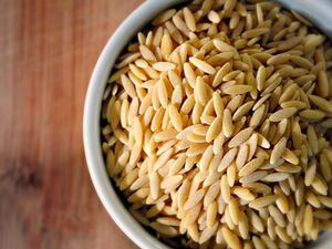 شوربة لسان العصفور بالدجاج   