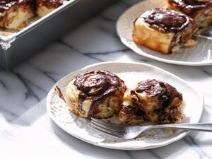 معجنات القرفة والشوكولاتة