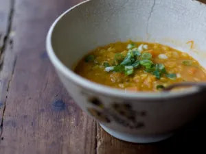 شوربة جوز الهند والعدس