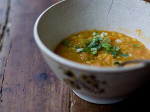 شوربة جوز الهند والعدس