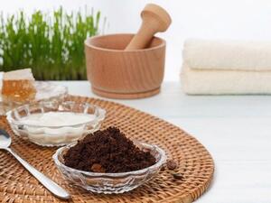 جميلة البوابة: تخلصي من الهالات الداكنة باستخدام القهوة