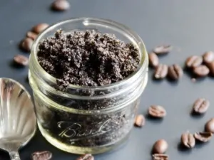 مقشر الجسم بالقهوة