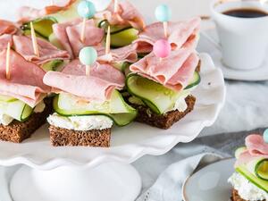 ساندويتشات اللحم البارد مع الجبن