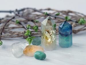 اختر الكريستال الذي يجلب لك الطاقة وينقي منزلك من السلبية اختر الكريستال الذي يجلب لك الطاقة وينقي منزلك من السلبية