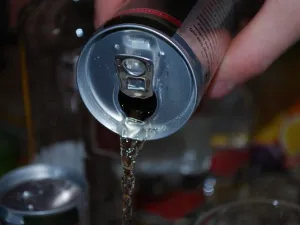 مشروبات الطاقة سم مغلف بالسكر