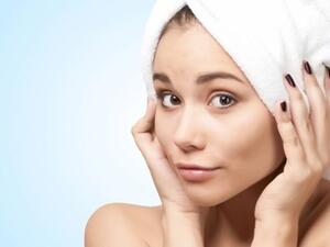 اصنعيه بنفسك: قناع الليمون والعسل للبشرة الحساسة