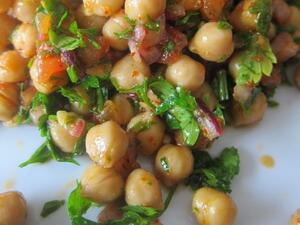 سلطة الحمص التركية 