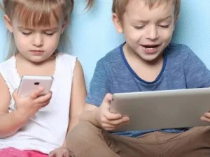 نصائح هامة لمراقبة الأطفال أثناء استخدام الأجهزة الالكترونية