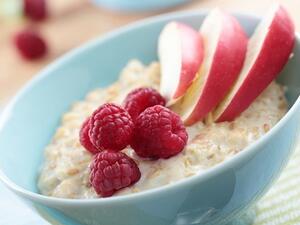 الشوفان بالحليب وجبة فطور متكاملة