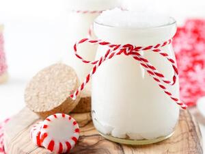 زيوت عطرية وسكر ونعناع لوصفة سحرية وبشرة ناعمة