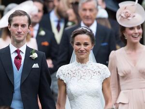 العريس والعروس برفقة الاميرة كيت ميدلتون