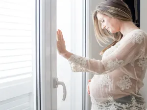 ما هي أسباب الشعور بغثيان الحمل؟
