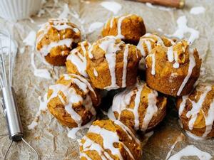 كعكات القرع الصغيرة بالكريمة