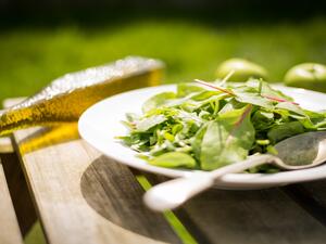 سلطة الجوز والتوت 