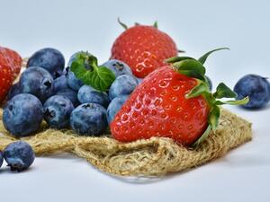 وصفات التوت والفراولة لبشرة خالية من التجاعيد