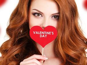 المرأة الطموحة الواثقة من نفسها فقط تستطيع اختيار الشعر الاحمر