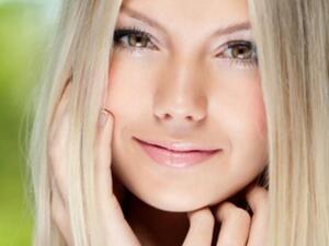 قومي بعمل قاعدة قوية من مستحضر خالي من الزيت