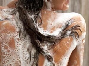 استعملي المحاليل العشبية للحصول على شعر أقوى 