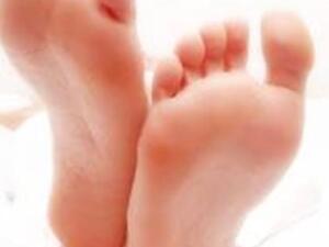 لا تهملي العناية بالأقدام