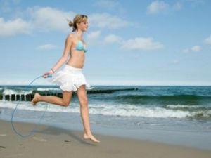 تجنب القيام بالتمرين الرياضية أو النشاط البدني المرهق في الطقس الحار وتحت أشعة الشمس المباشرة