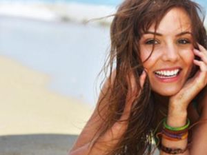 يحتاج جلدك الى وقت كاف للشفاء بعد التعرض لضرر الشمس، لذا لا تتسرعي في تقشير جلد الجسم.