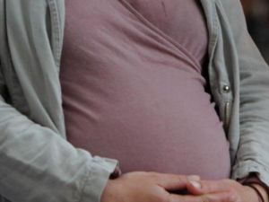 لا وجود لزيادة خطر الآثار السلبية لتناول الكحول بشكل خفيف خلال الحمل، على النمو السلوكي أو العقلي للأطفال