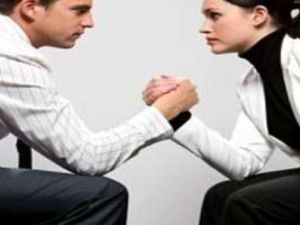 دراسة أظهرت أن الرجال يجدون صعوبة أكبر بمرتين لفهم مشاعر نساء من خلال مشاهدة صور لأعينهن مقابل الصعوبة التي يواجهونها لدى مشاهدة صور أعين رجال