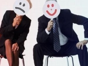 الرجال أسعد من النساء في ما يخص الوظائف، وكيفية نظر الآخرين لهم، والمال، وأمن الوظيفة