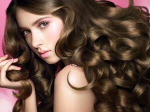 من الأفضل لكِ أن تختاري المستحضرات الطبيعيَّة للعناية بالشَّعر، مع الاهتمام بحمامات الزيوت للمحافظة على شعر صحيّ وقويّ