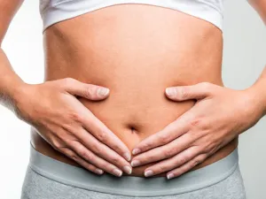 تناول وجبات ذات سُعرات حراريّة أقلّ بحيث تكون نباتيّة بشكلٍ أساسيّ
