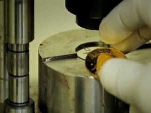 قوالب يستخدمها داعش لسك النقود