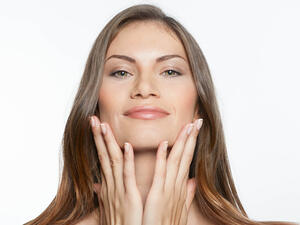 المكياج هو شيء أساسي لإطلالة براقة وللشعور بالثقة بالنفس في العمل
